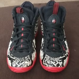 Nike Foams snakeskin size 5y